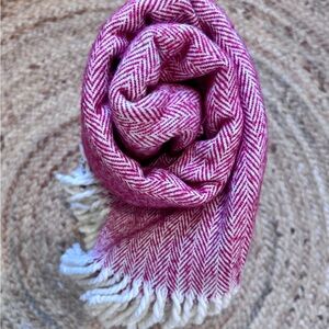 Cozy Red and White Herringbone Throw Blanket - Home Decor